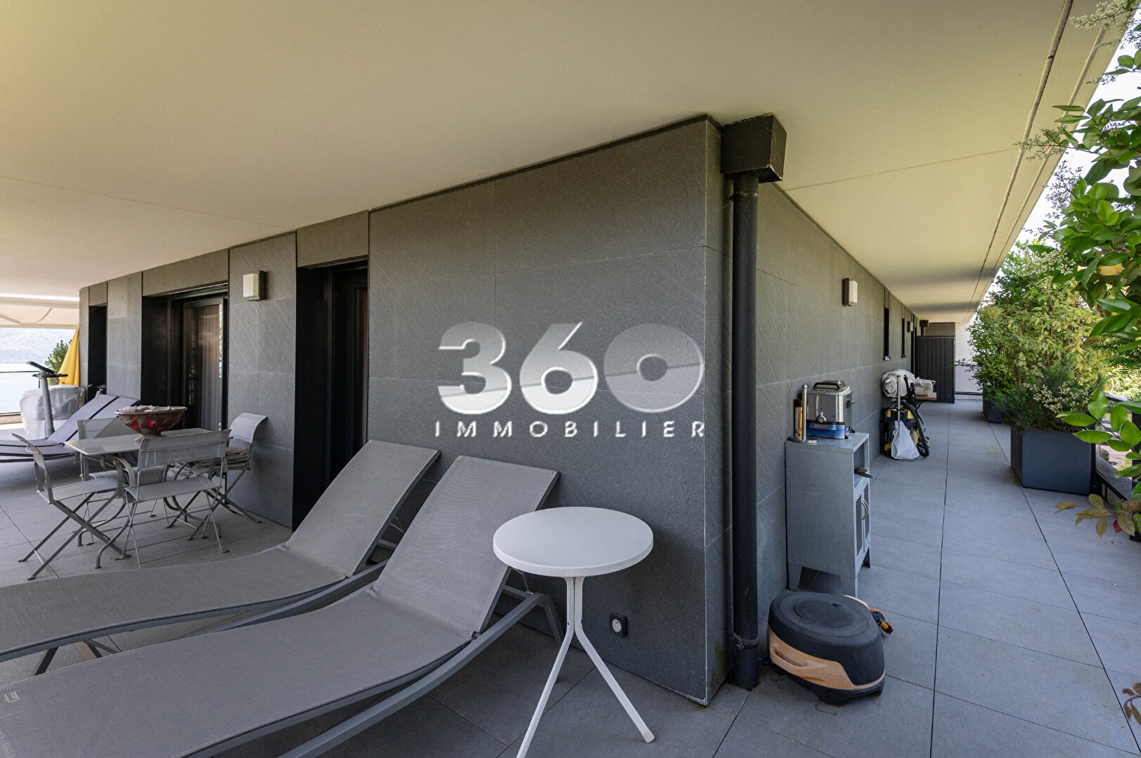 photo T4 en attique -123 m² - Terrasse panoramique 115 m² - Vue lac - Brison-Saint-Innocent 