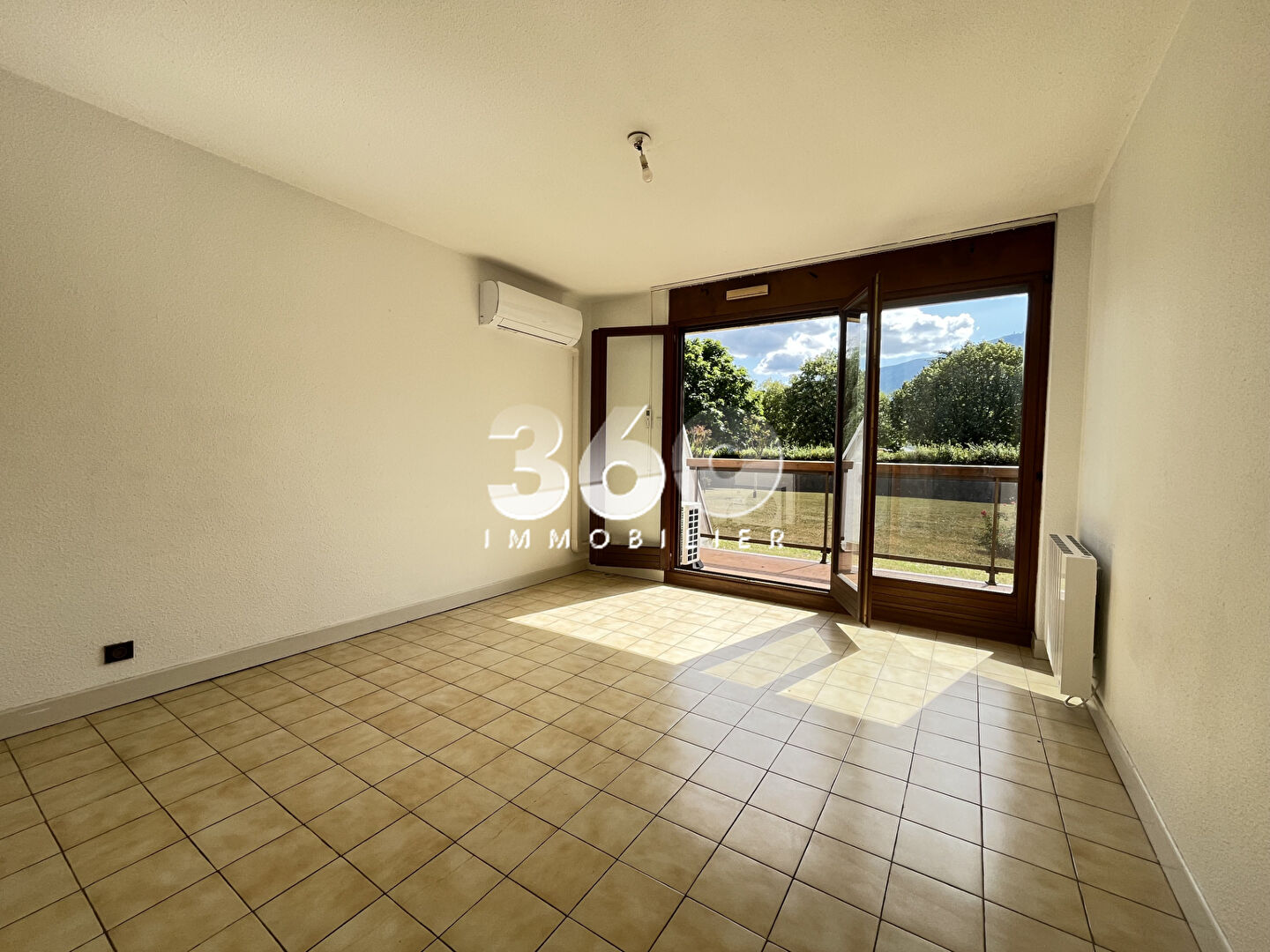 photo Appartement T2 - Emplacement de choix à deux pas du lac ! 