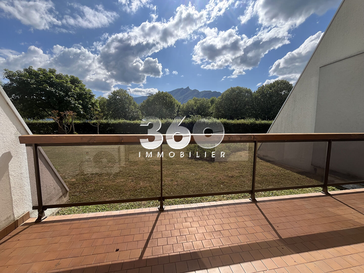 photo Appartement T2 - Emplacement de choix à deux pas du lac ! 