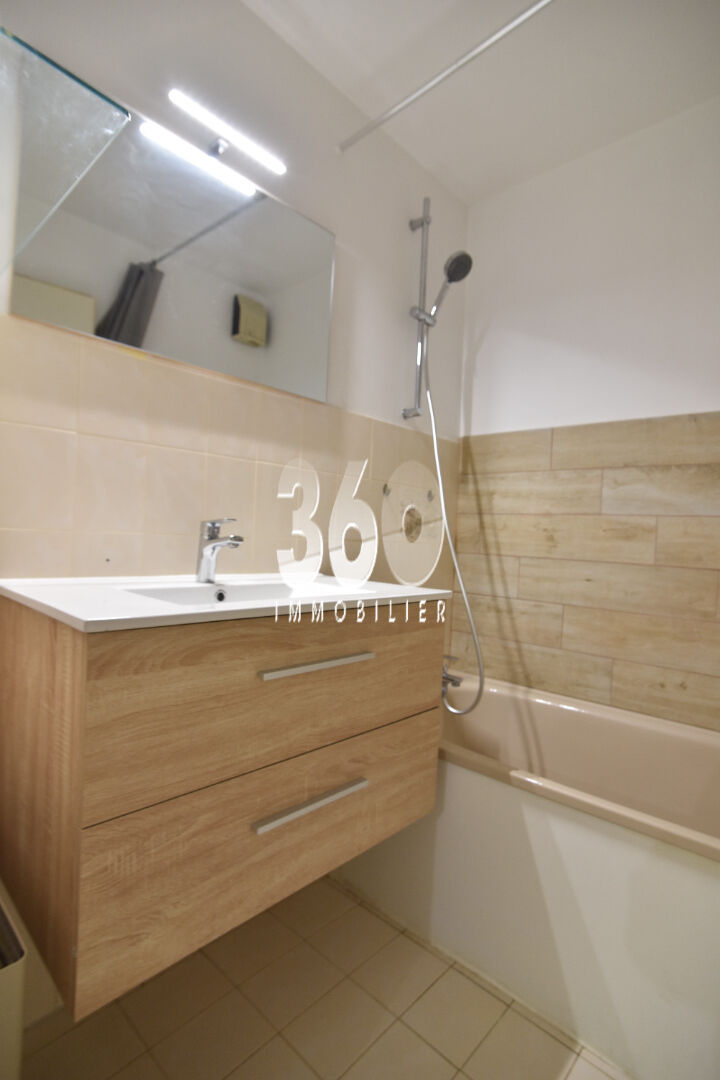 photo Appartement T2 - Emplacement de choix à deux pas du lac ! 