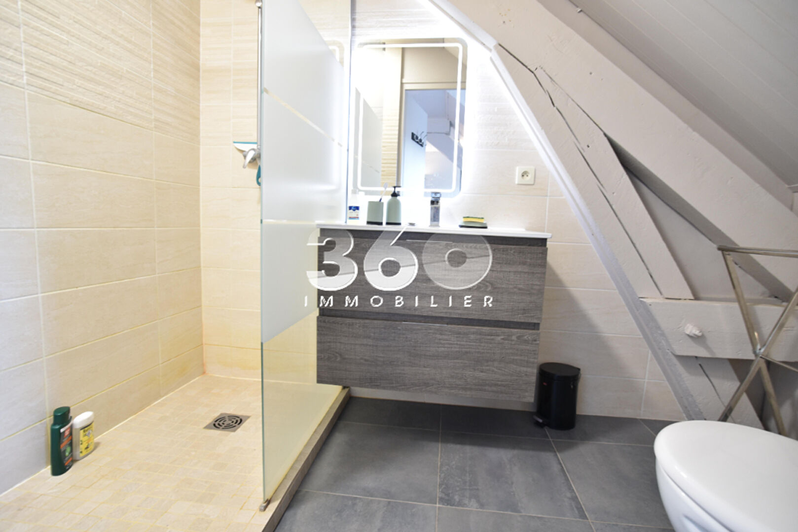 photo Studio au dernier étage ? Charme & tranquillité ? Aix-les-Bains 